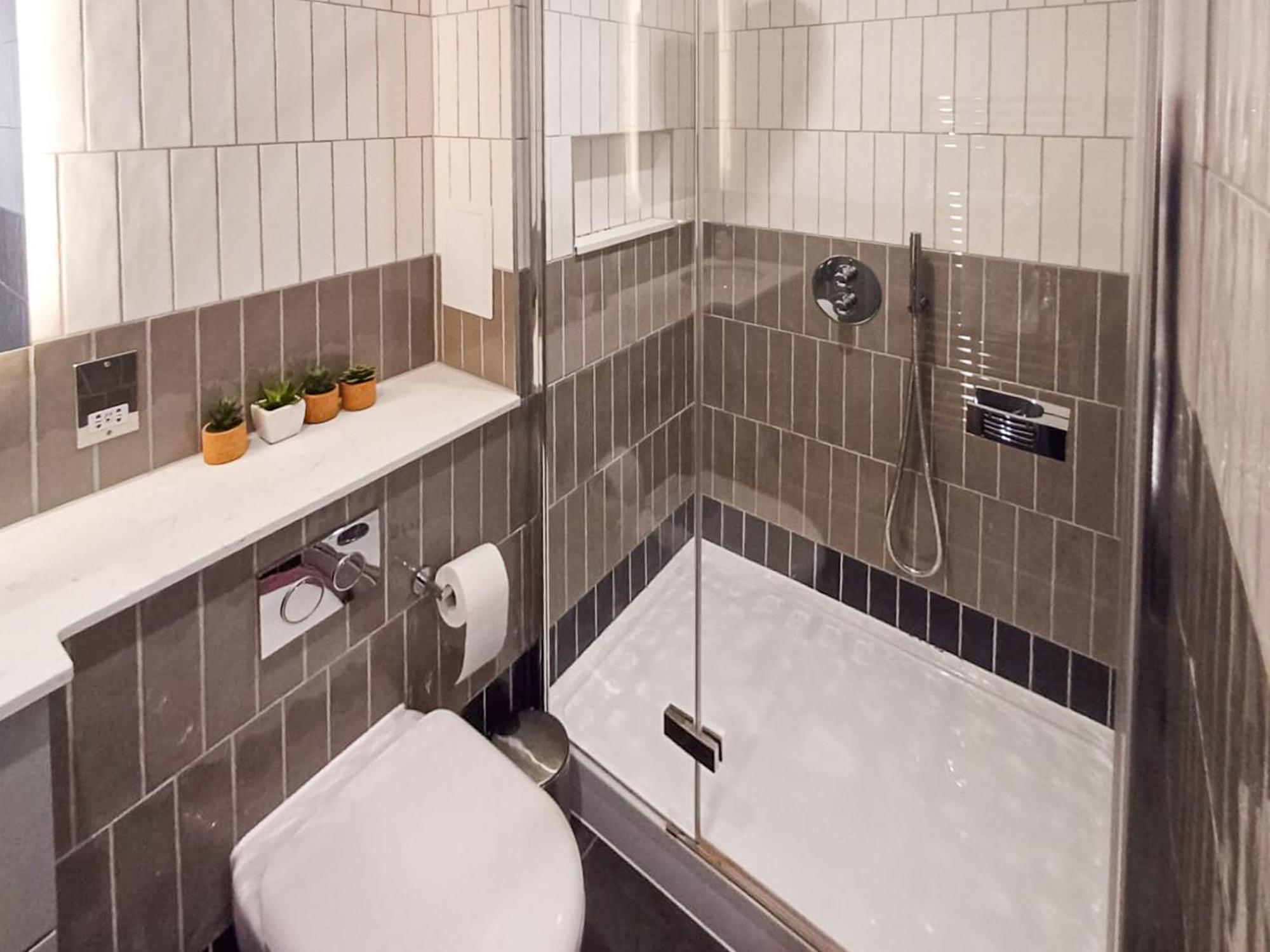 Modern 2-Bedroom, 2-Bathroom Apartment In West Kensington Лондон Экстерьер фото