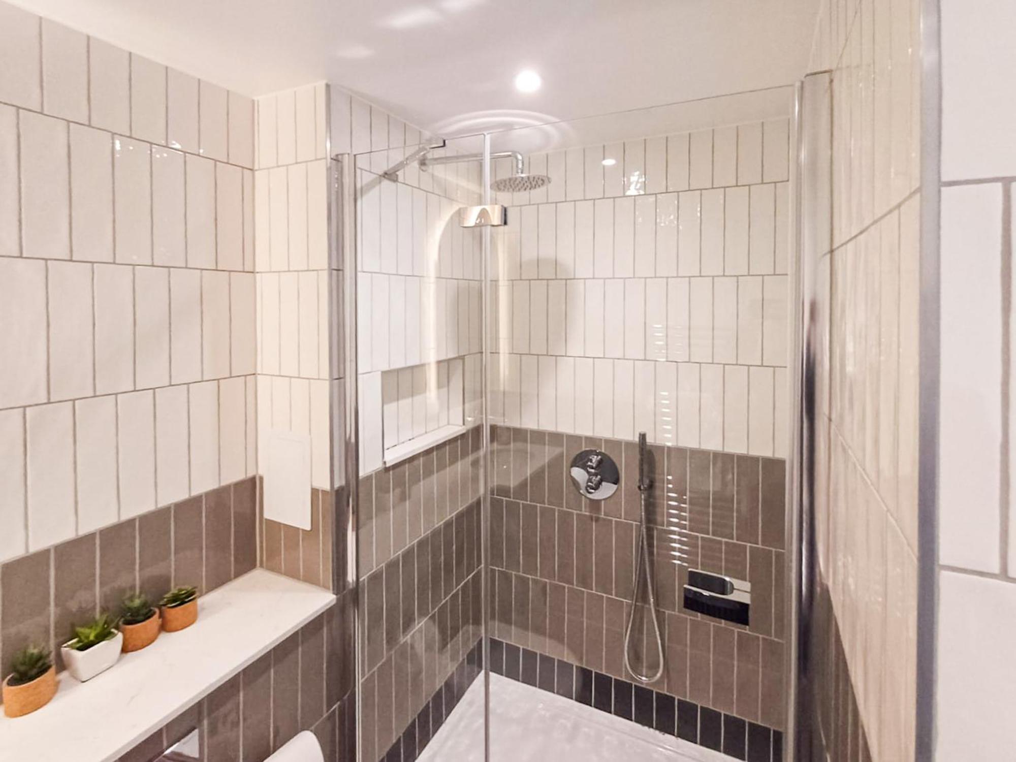 Modern 2-Bedroom, 2-Bathroom Apartment In West Kensington Лондон Экстерьер фото