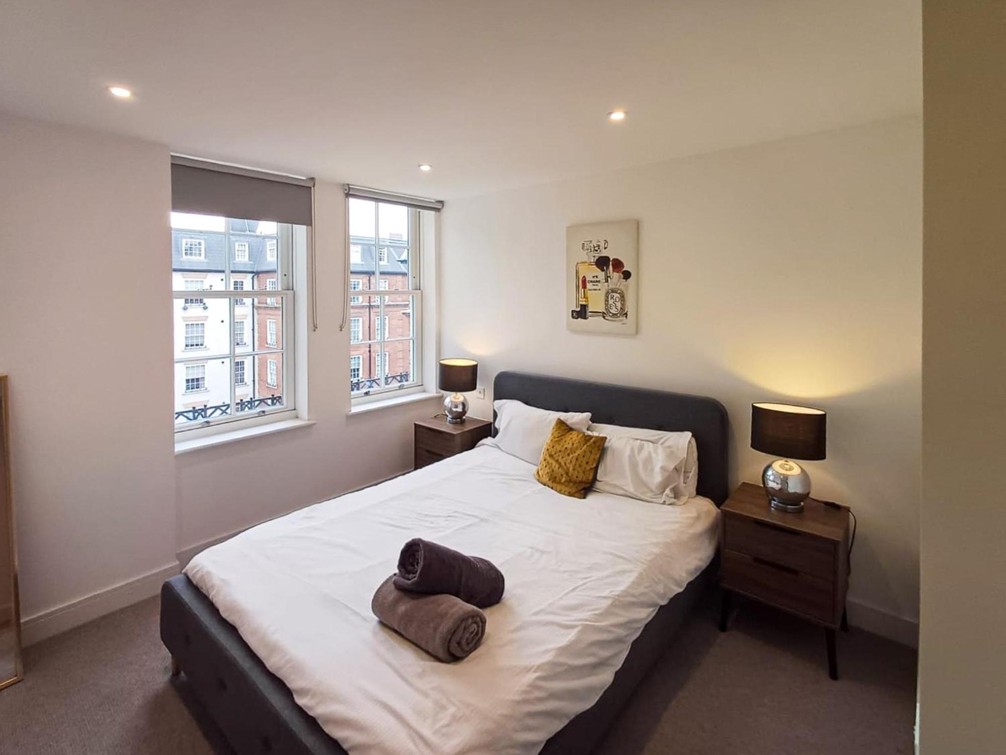 Modern 2-Bedroom, 2-Bathroom Apartment In West Kensington Лондон Экстерьер фото